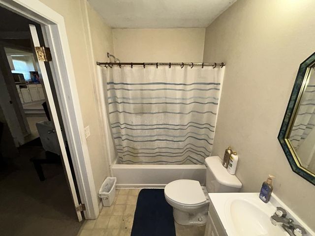 1301 S Vine St, Wichita, KS 67213