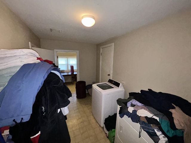 1301 S Vine St, Wichita, KS 67213