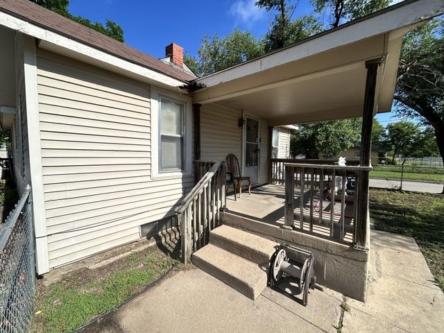 1301 S Vine St, Wichita, KS 67213