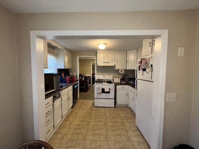 1301 S Vine St, Wichita, KS 67213