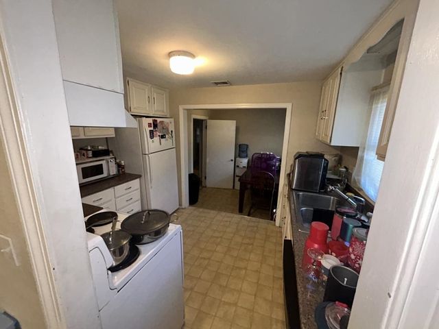 1301 S Vine St, Wichita, KS 67213