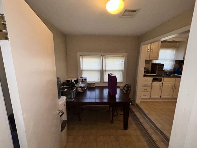 1301 S Vine St, Wichita, KS 67213