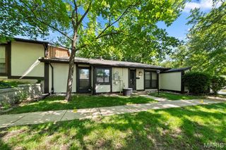 11151 Whispering Oaks Drive, St Louis, MO 63136