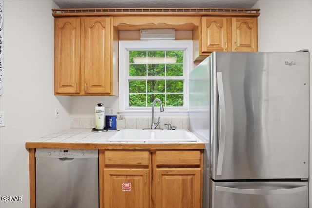 4340 Lakeshore Avenue, Sevierville, TN 37876