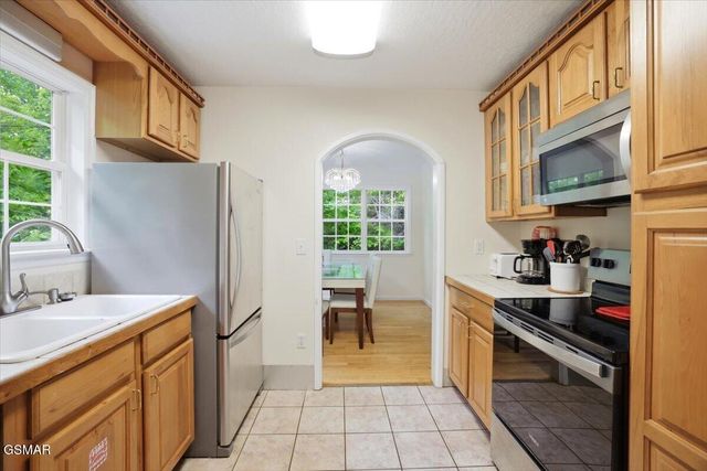 4340 Lakeshore Avenue, Sevierville, TN 37876