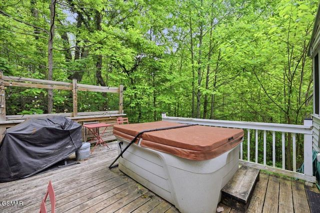 4340 Lakeshore Avenue, Sevierville, TN 37876