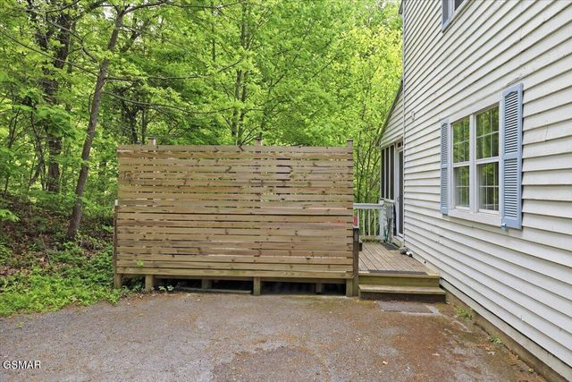 4340 Lakeshore Avenue, Sevierville, TN 37876
