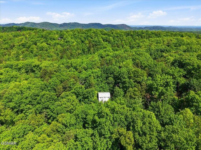 4340 Lakeshore Avenue, Sevierville, TN 37876