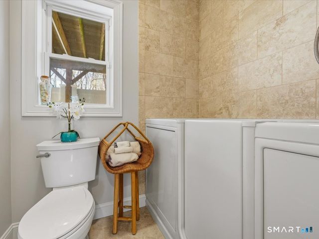 93 Shore Road, Waterford, CT 06385