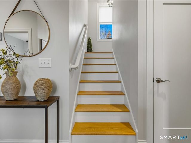 93 Shore Road, Waterford, CT 06385