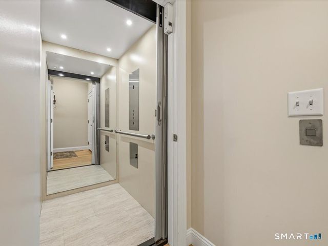 93 Shore Road, Waterford, CT 06385