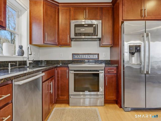 93 Shore Road, Waterford, CT 06385