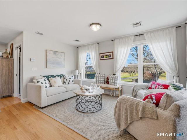 93 Shore Road, Waterford, CT 06385