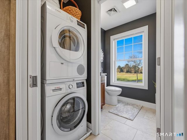 93 Shore Road, Waterford, CT 06385