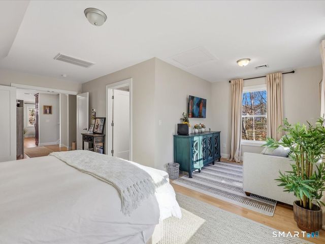 93 Shore Road, Waterford, CT 06385