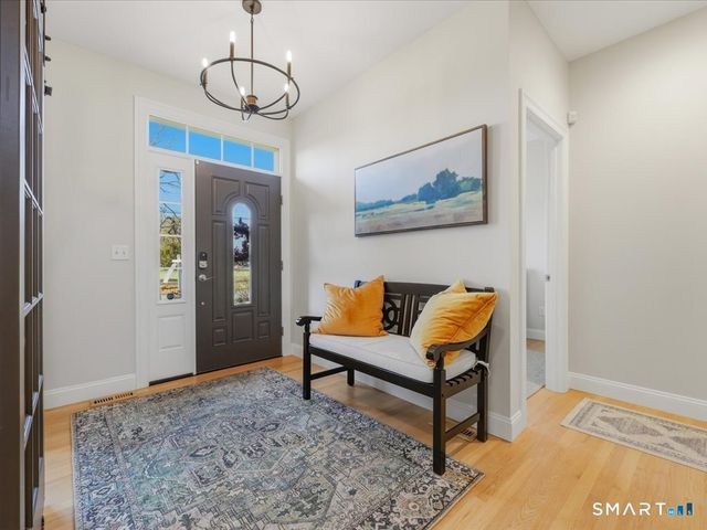 93 Shore Road, Waterford, CT 06385