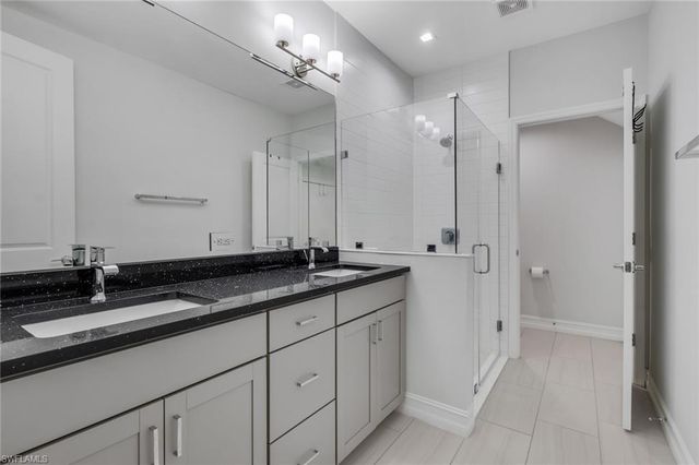 7501 Carnegie WAY, Naples, FL 34119