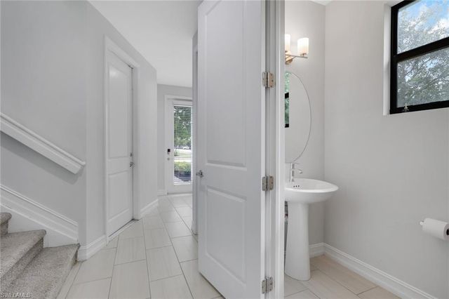 7501 Carnegie WAY, Naples, FL 34119