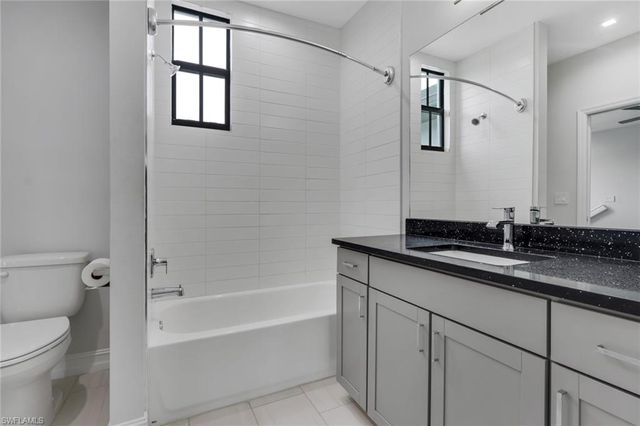 7501 Carnegie WAY, Naples, FL 34119