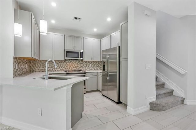 7501 Carnegie WAY, Naples, FL 34119