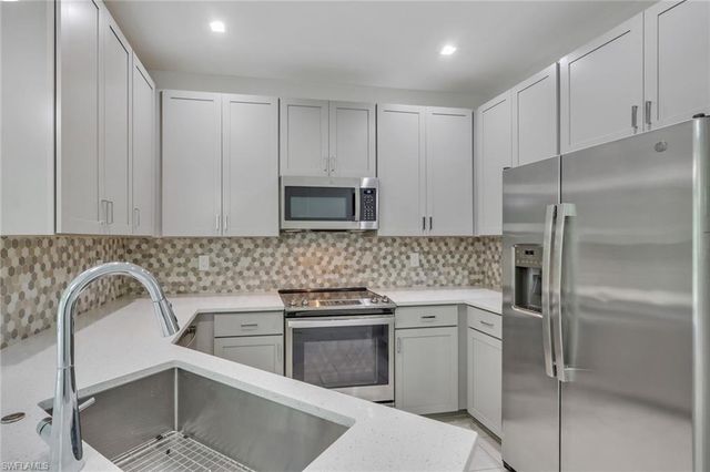 7501 Carnegie WAY, Naples, FL 34119