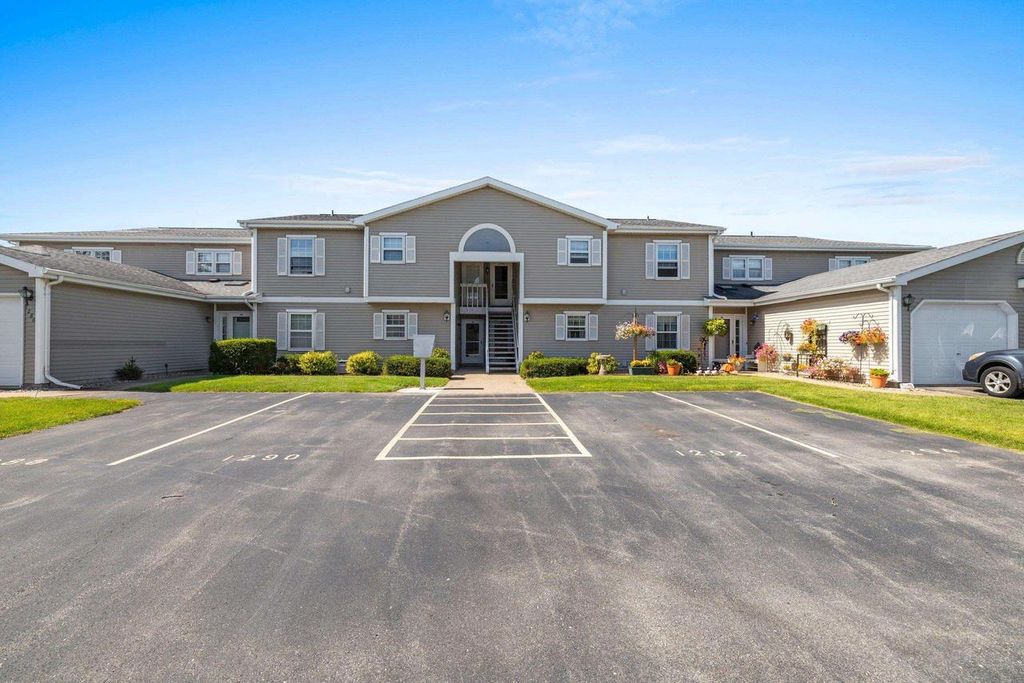 1294 WITTMANN PARK LANE, Menasha, WI 54952