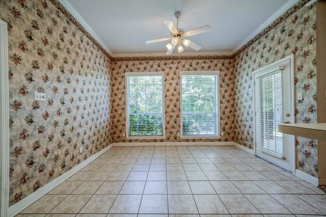 1302 Spring Tree Ln, Kilgore, TX 75662