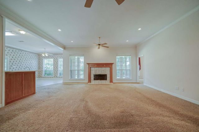 1302 Spring Tree Ln, Kilgore, TX 75662
