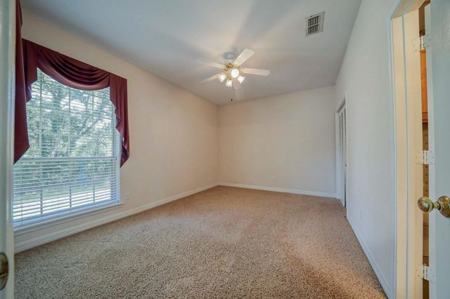 1302 Spring Tree Ln, Kilgore, TX 75662