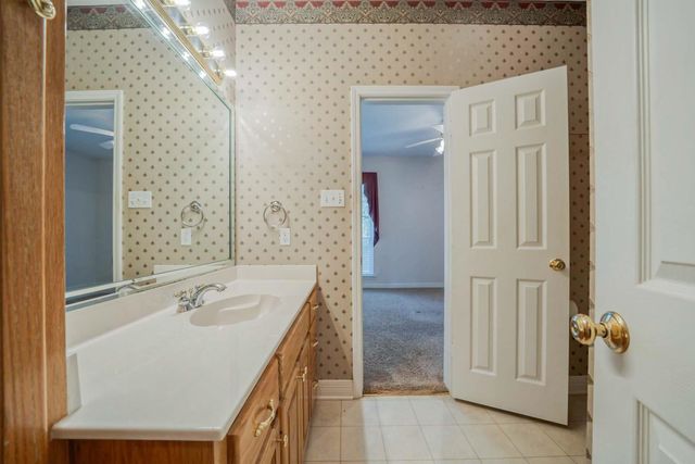 1302 Spring Tree Ln, Kilgore, TX 75662