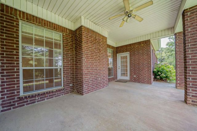 1302 Spring Tree Ln, Kilgore, TX 75662