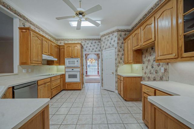1302 Spring Tree Ln, Kilgore, TX 75662