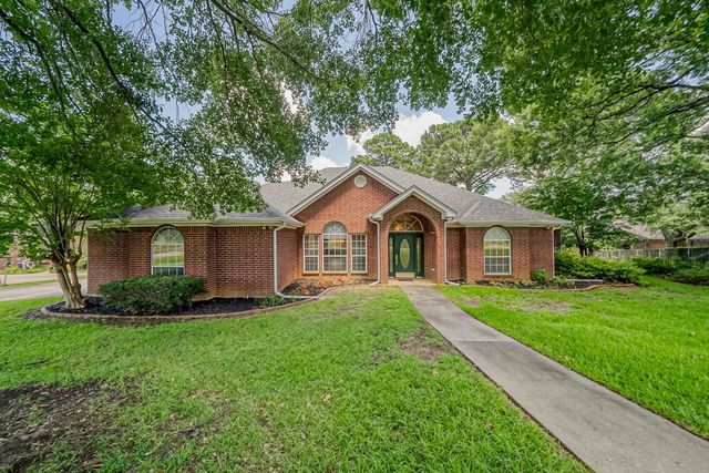 1302 Spring Tree Ln, Kilgore, TX 75662
