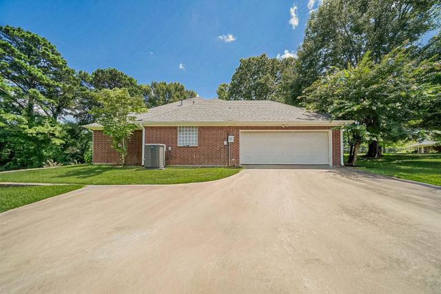 1302 Spring Tree Ln, Kilgore, TX 75662