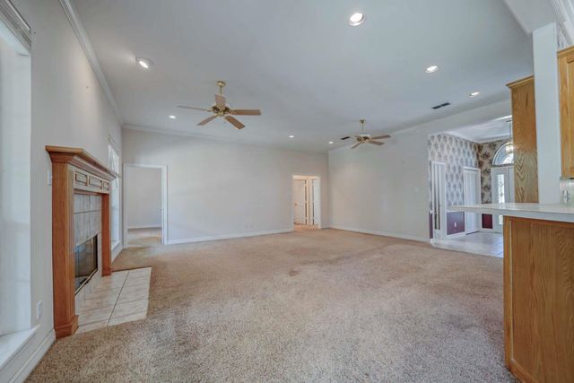 1302 Spring Tree Ln, Kilgore, TX 75662