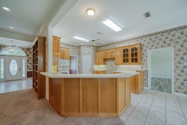 1302 Spring Tree Ln, Kilgore, TX 75662