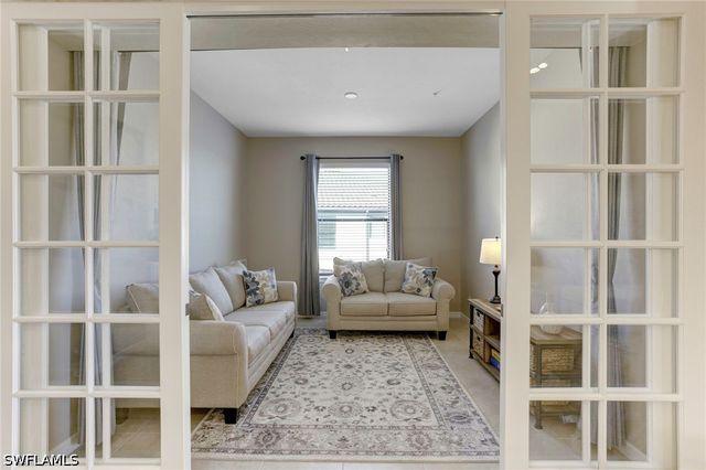 9433 Benvenuto CT 201, Naples, FL 34119