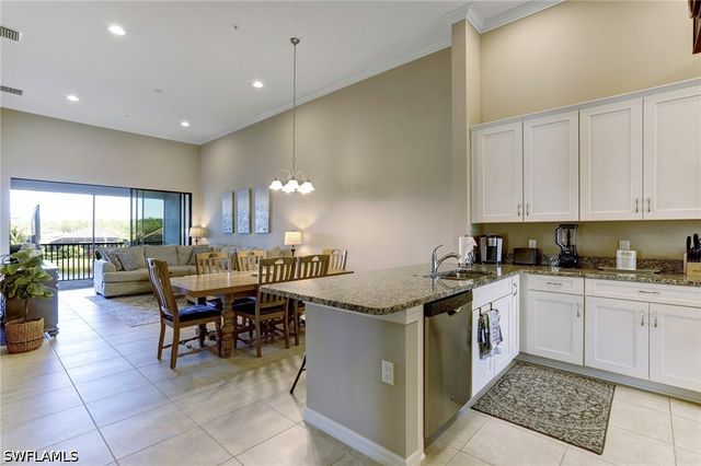 9433 Benvenuto CT 201, Naples, FL 34119