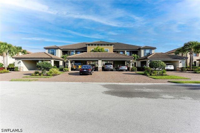 9433 Benvenuto CT 201, Naples, FL 34119