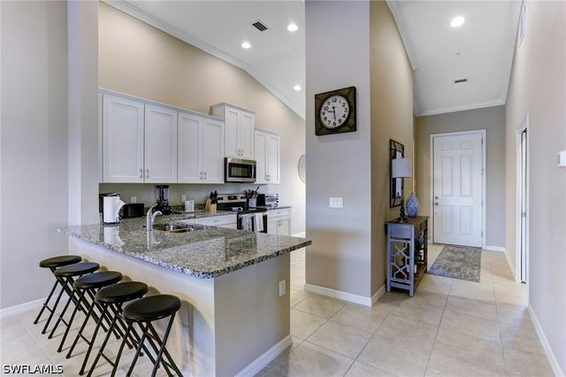 9433 Benvenuto CT 201, Naples, FL 34119