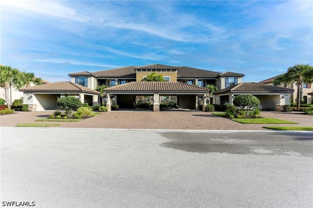 9433 Benvenuto CT 201, Naples, FL 34119