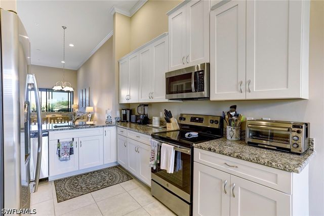 9433 Benvenuto CT 201, Naples, FL 34119