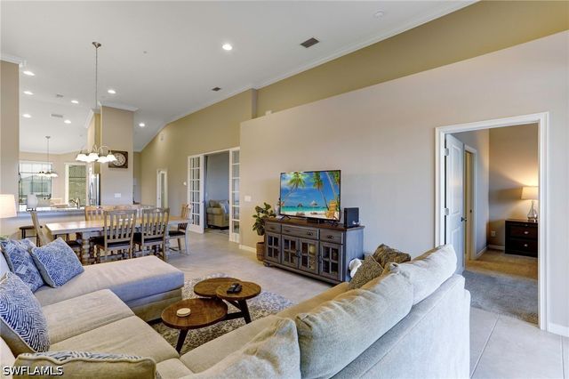 9433 Benvenuto CT 201, Naples, FL 34119