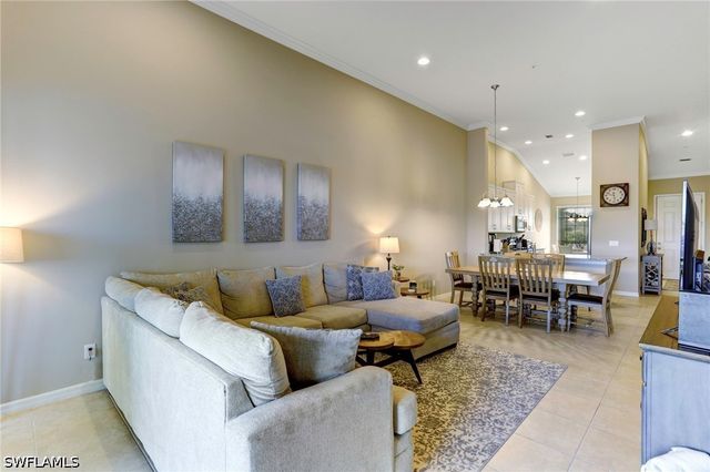 9433 Benvenuto CT 201, Naples, FL 34119