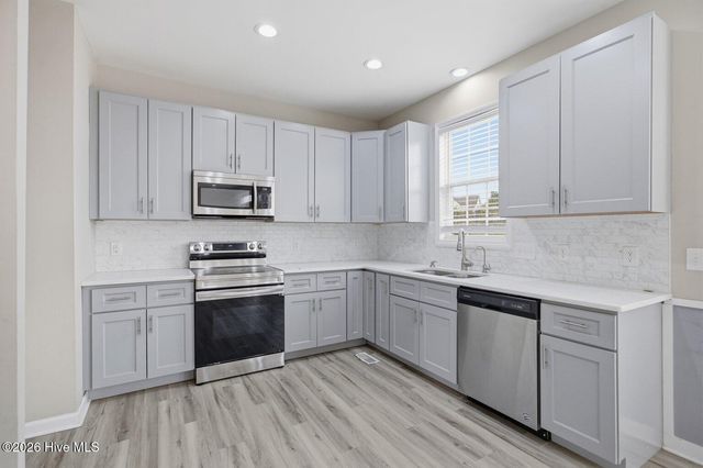 337 Oakmont Drive, Hampstead, NC 28443