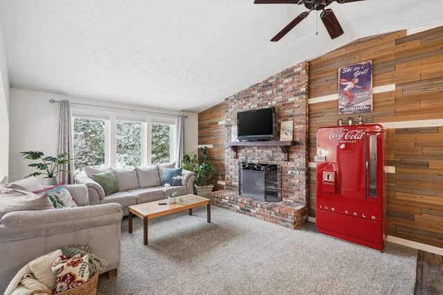 4510 W Alpine Dr, Spokane, WA 99208