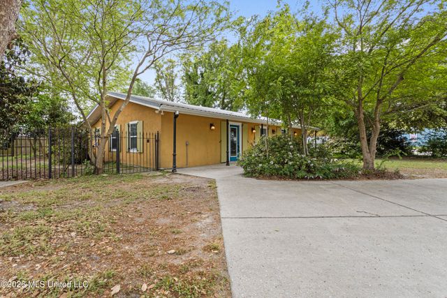 264 Washington Street, Bay Saint Louis, MS 39520