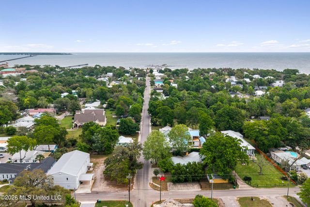 264 Washington Street, Bay Saint Louis, MS 39520