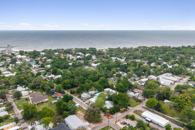 264 Washington Street, Bay Saint Louis, MS 39520