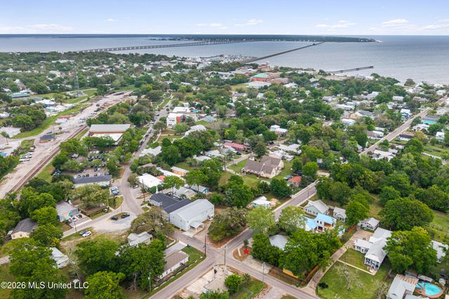 264 Washington Street, Bay Saint Louis, MS 39520